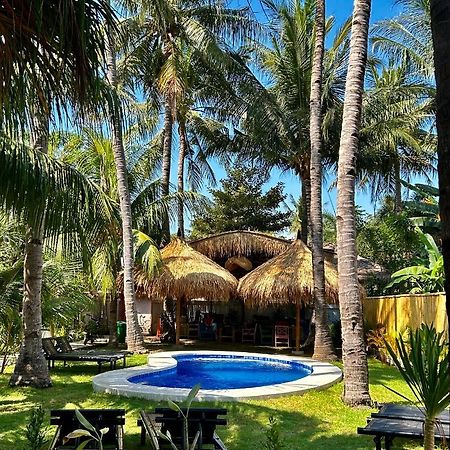 Отель Gili Land Гили-Эйр Экстерьер фото