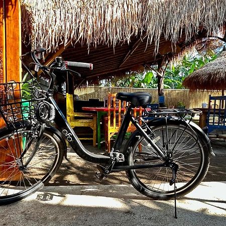 Отель Gili Land Гили-Эйр Экстерьер фото