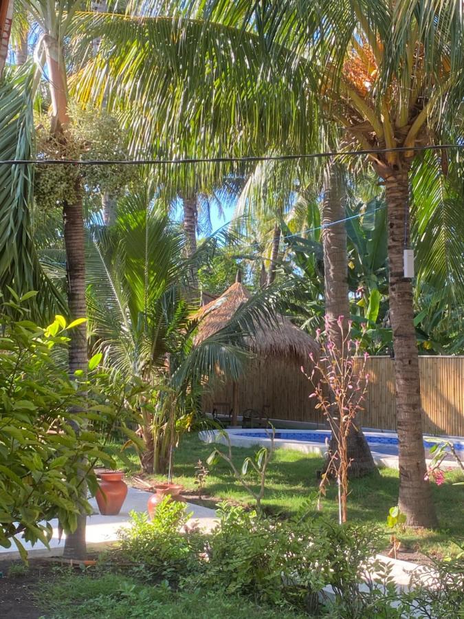 Отель Gili Land Гили-Эйр Экстерьер фото