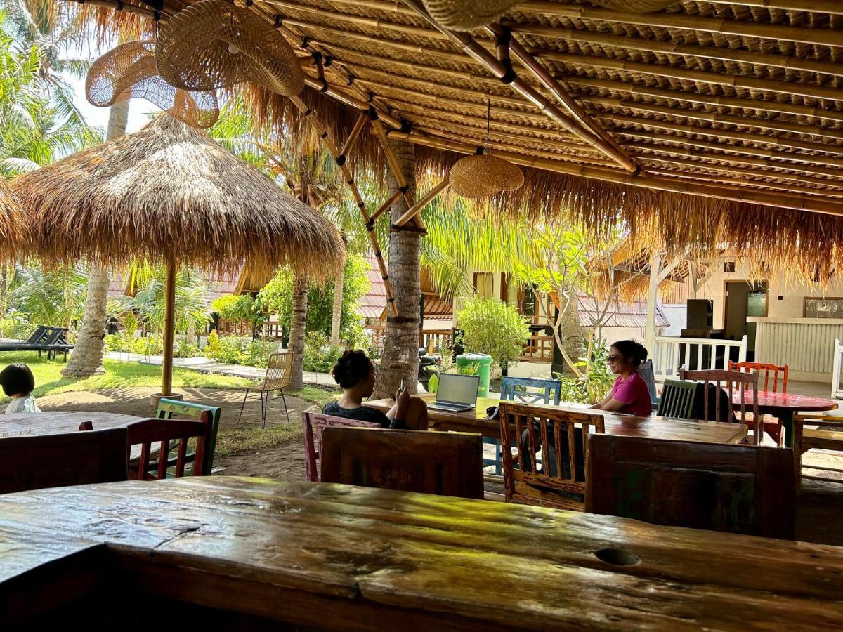 Отель Gili Land Гили-Эйр Экстерьер фото