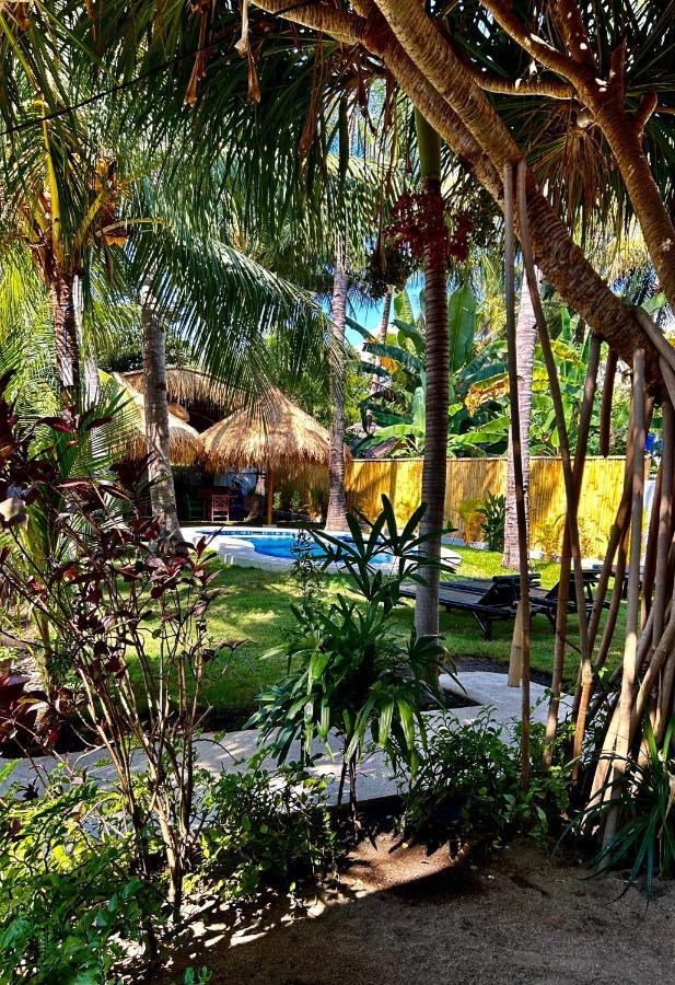 Отель Gili Land Гили-Эйр Экстерьер фото