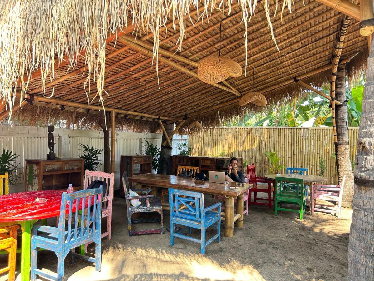 Отель Gili Land Гили-Эйр Экстерьер фото