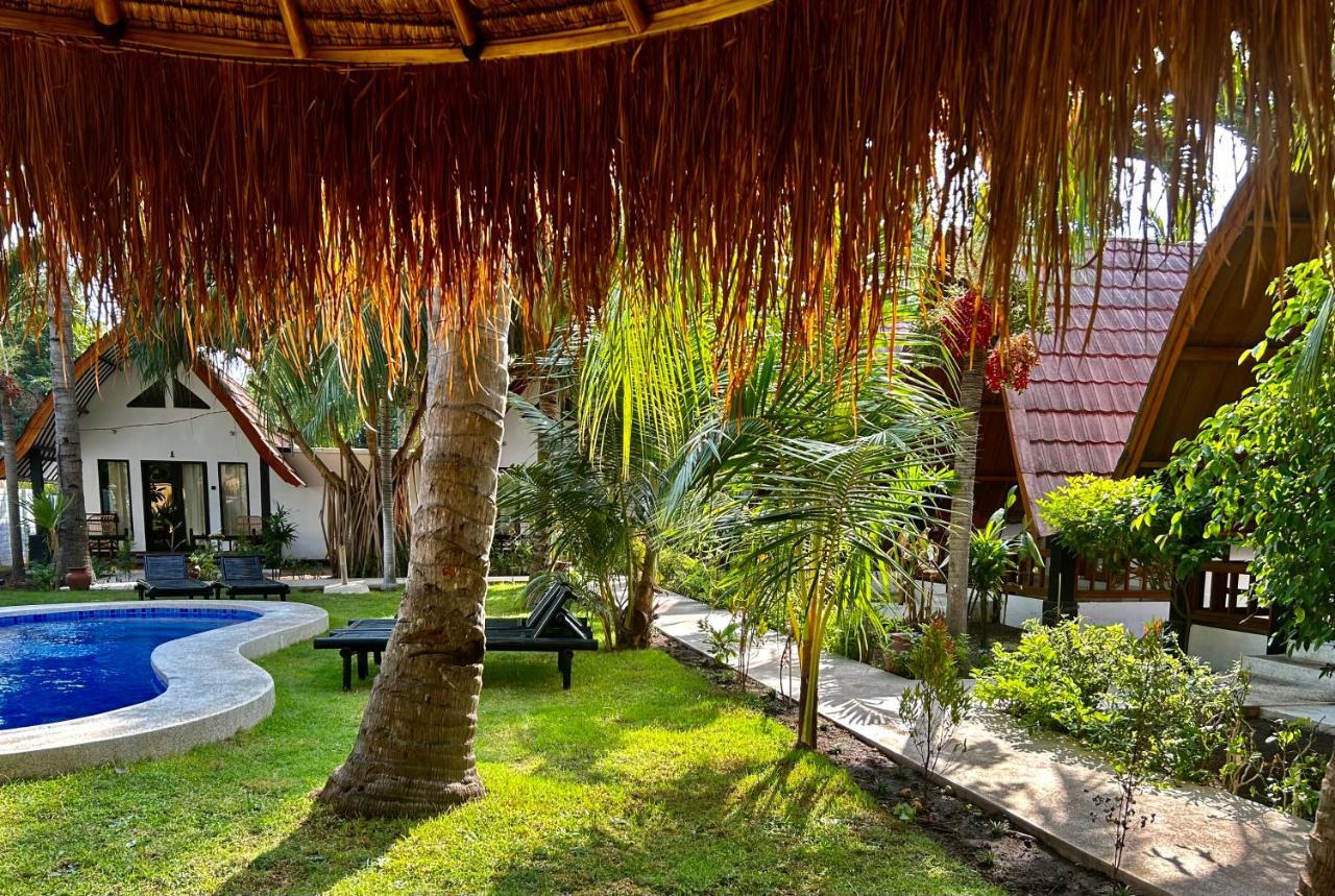 Отель Gili Land Гили-Эйр Экстерьер фото