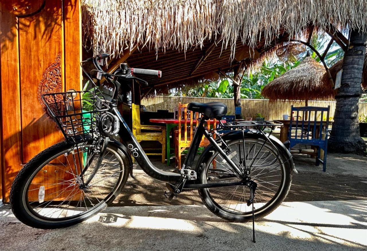 Отель Gili Land Гили-Эйр Экстерьер фото